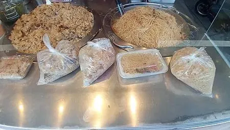 [基隆美食]當天現做現賣的三小姐油飯鍋貼，經營三十年的老店，