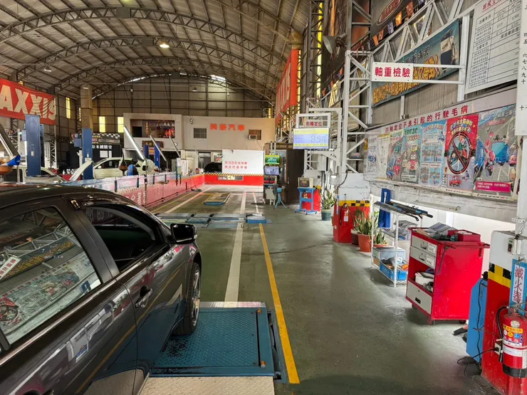 台南汽車驗車推薦【興泰汽車代驗廠】服務貼心，資深技師直接協助