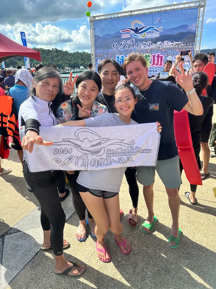 泳渡成功大合照