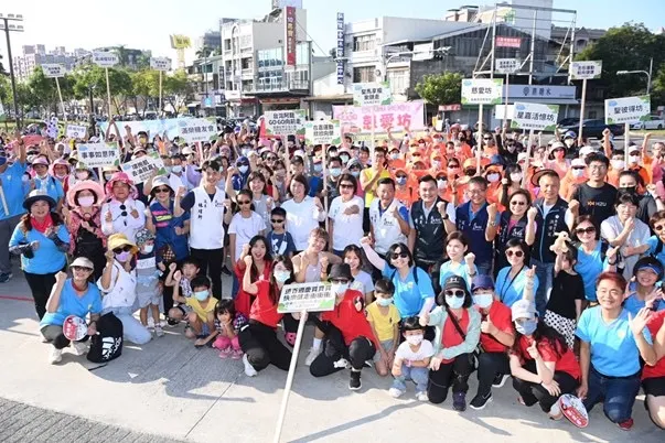 十一月十一日，嘉義市湖畔尋寶健走趣。(圖／H2U永悅健康提供)