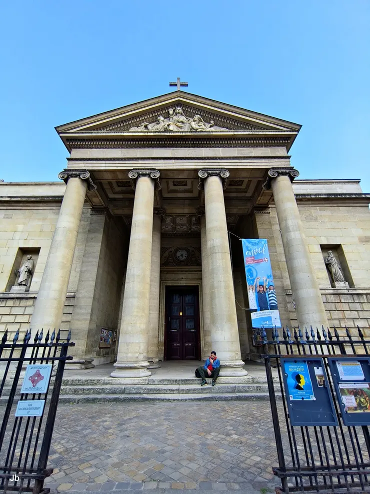 【街頭漫步老建築已看到麻木！這是建於19世紀初的聖保祿聖路易教堂（Église Saint-Paul-Saint-Louis）。】