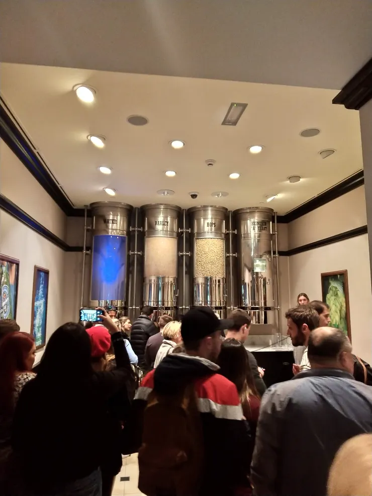 有專人講說製酒過程