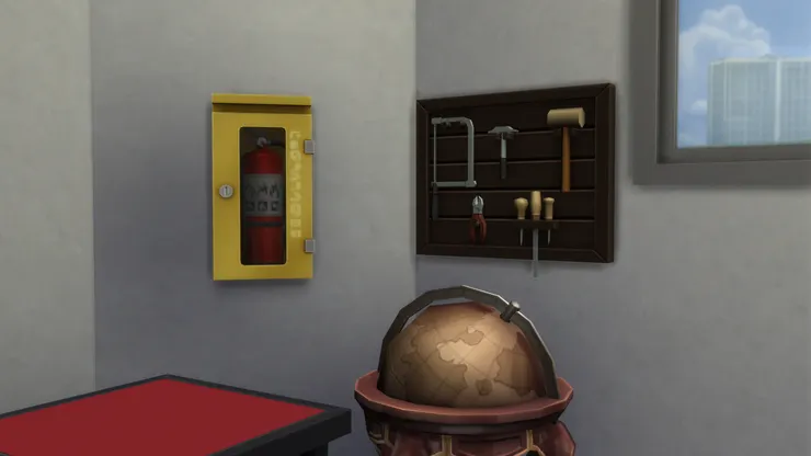 那個小房間其實是校工放維修工具、老師教具的房間--即是雜物房。