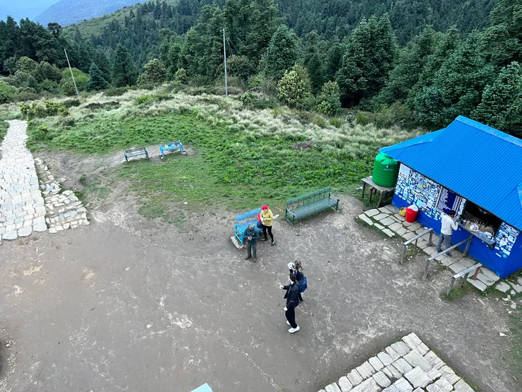 大家記得帶錢，可以在藍色小屋買杯熱茶 (我們當時忘記帶錢了QQ