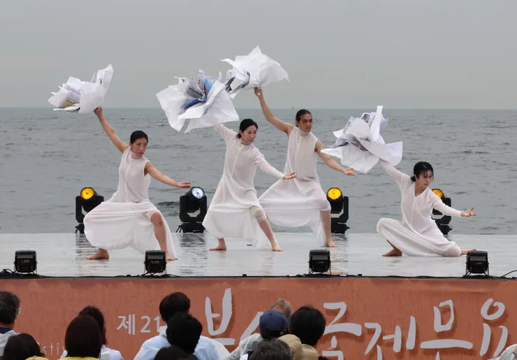 南韓現代舞的發展注重從傳統出發。（圖片/釜山國際舞蹈節）