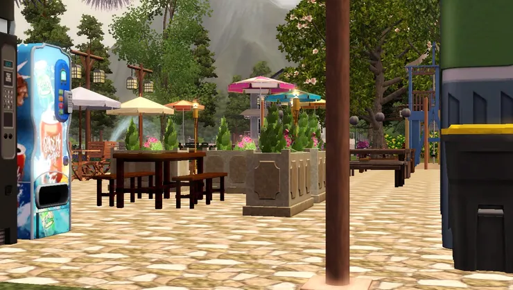 公廁門口比較空。沒有人想坐在廁所門口吧。