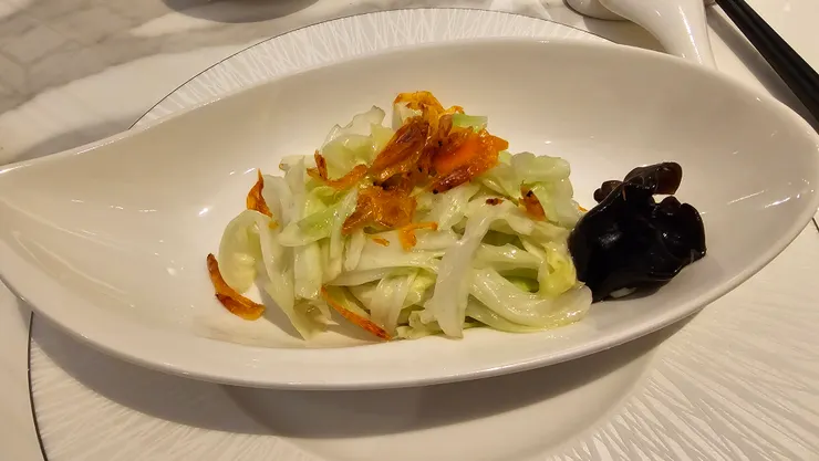 這是櫻花雲耳高麗菜!唯一比較不滿意的只有這道菜!