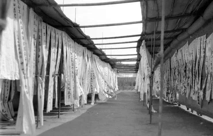 靈堂外「輓聯如海」