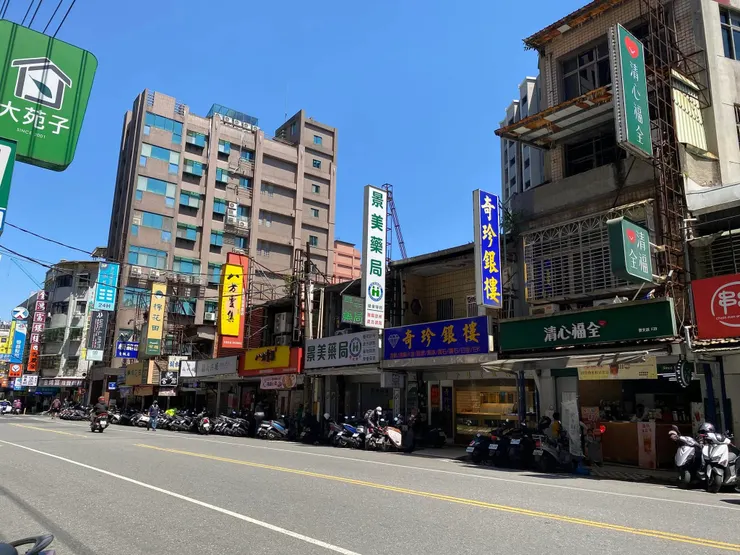 清心福全所在位置，曾經是張傳生醫師的診所