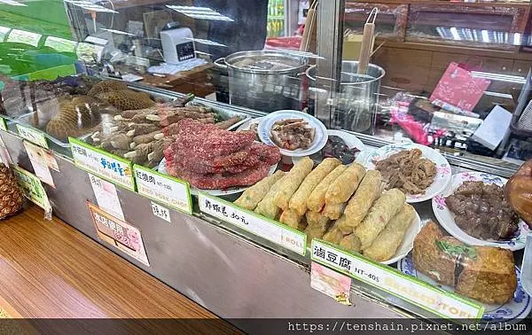 【花蓮新城-台灣牛肉麵】綠葉勝紅花，排骨飯比牛肉麵更好吃！