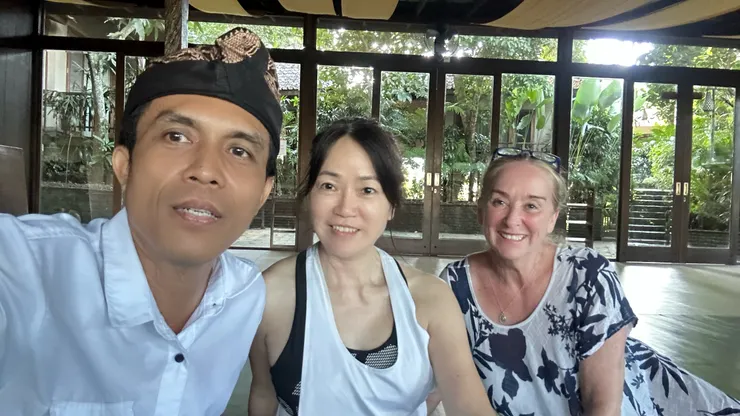 冥想老師是峇里島本地人，人很憨厚很有趣。