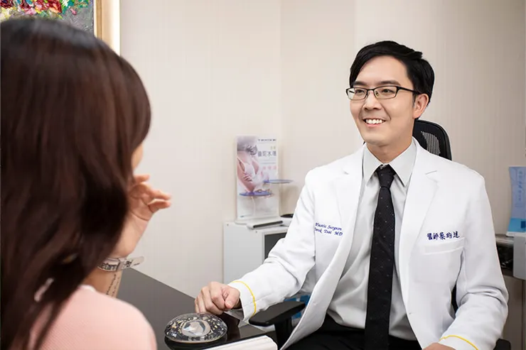 女王波隆乳：診間諮詢情境