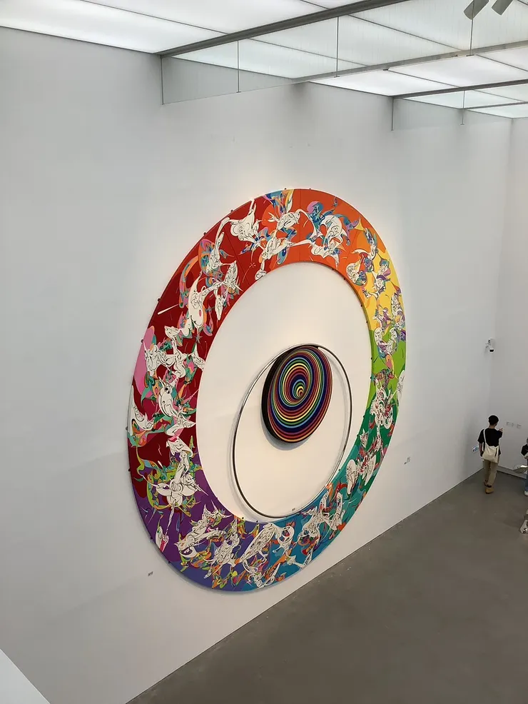 《無色界環》壓克力顏料、油性簽字筆、畫布，2023。