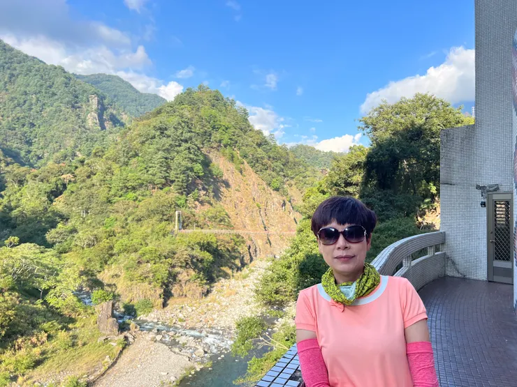 龍谷飯店觀賞捎來吊橋與大甲溪谷