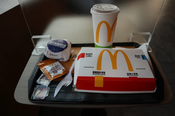 豬肉滿福堡加蛋＋鬆餅＋無糖紅茶