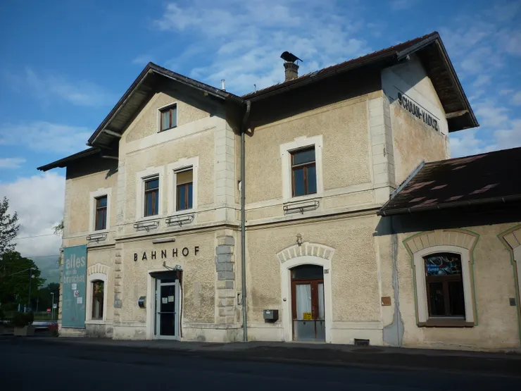 沙恩－瓦都茲火車站。