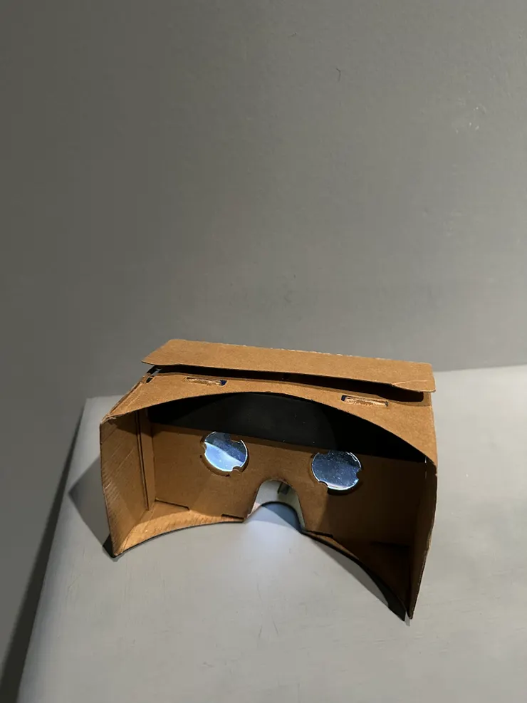 簡易VR裝備跟這座城市一樣 一切都是這麼的克難