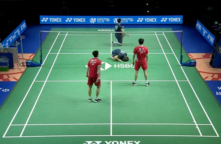 李哲輝/楊博軒在德國公開賽以3局逆轉中國組合奪下台灣男雙本賽季第一冠後,雙雙興奮跪地。