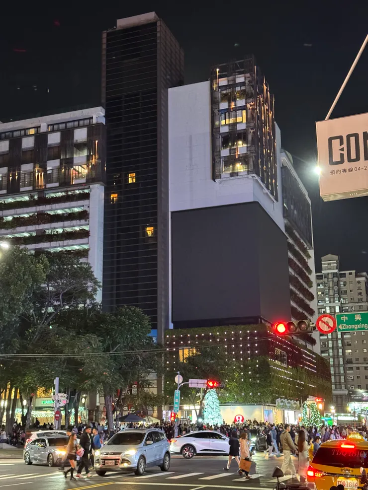 洶湧的勤美人潮