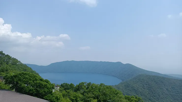 俱多樂湖，圓圓的火山口湖泊