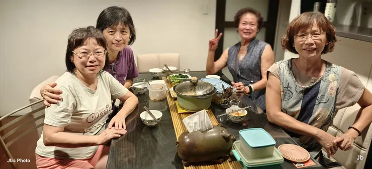 親友慕名來訪導覽接待頗自得！2022/10/17與妻大學同窗兼室友。