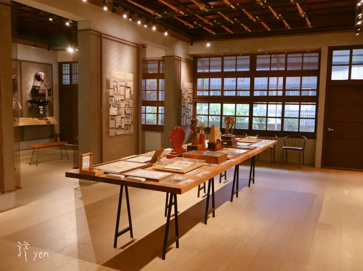 劍道故事館天花板是徐恒雄學生簽名的竹劍