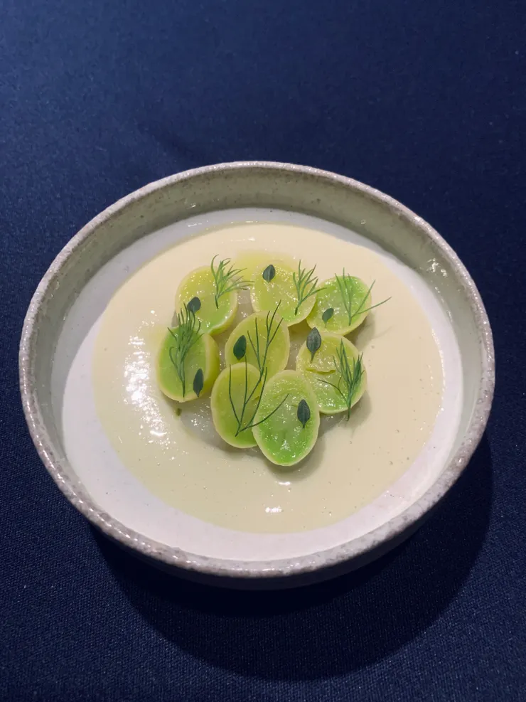 茶豆和煎茶作為醬汁搭配新銀杏引出白海的細緻甜感，直接跟伺酒師說 I'm ready for Champaign