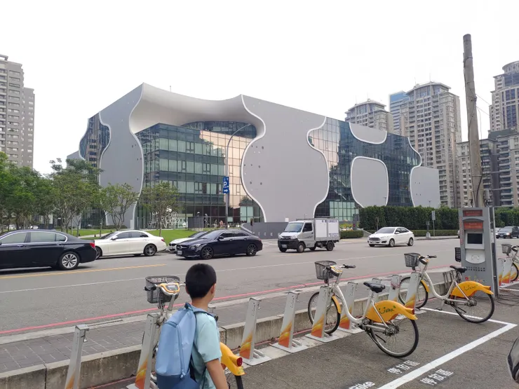 這是下午的歌劇院 後門