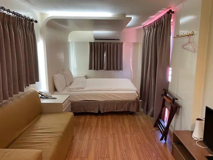 綠島紫坪觀海RV車房間