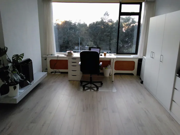 我在海牙的房間一隅