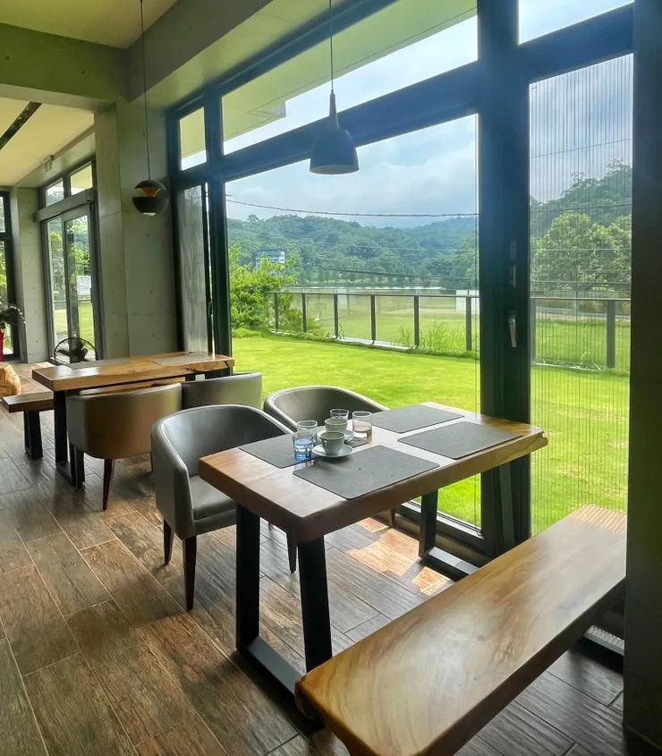 湖景伴早餐,但是忘了幫早餐拍照😅