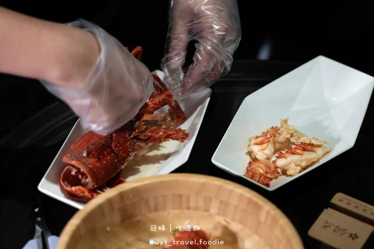 [高雄左營火鍋餐廳]銅花精緻涮涮鍋，火鍋界的LV！整隻龍蝦與A5和牛的奢華約會，專人桌邊服務，左營約會餐廳推薦，附最新菜單