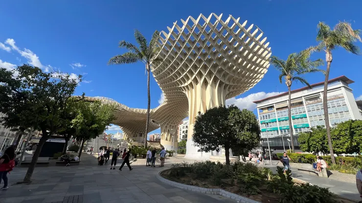 城市陽傘讓終年陽光普照的塞維亞多了舒適的休憩處