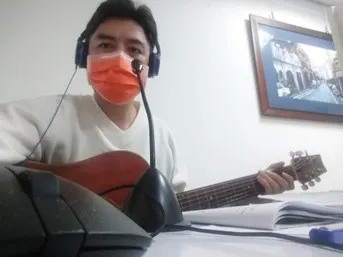 傳教士以視訊方式，與桃園龜山監獄受刑人進行團體聚會。