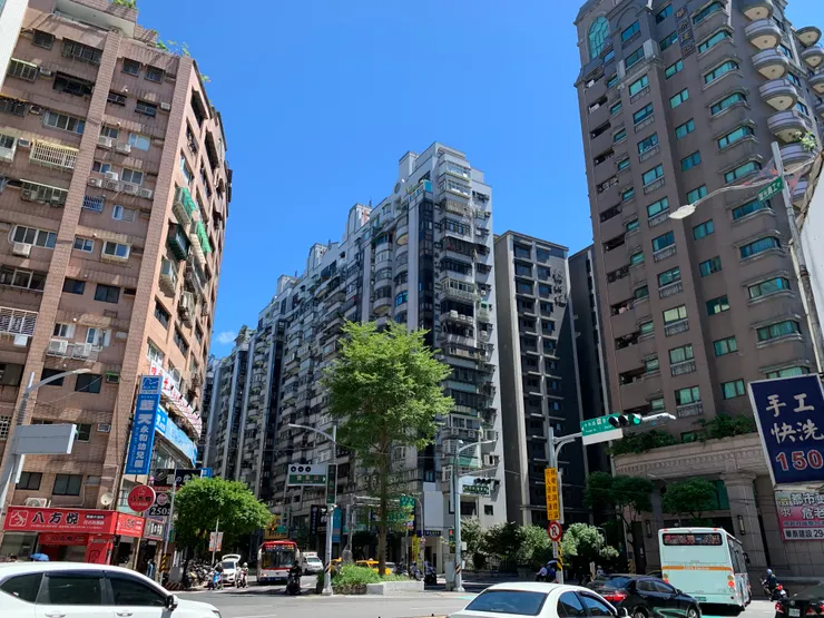 最近的天空藍的好正！