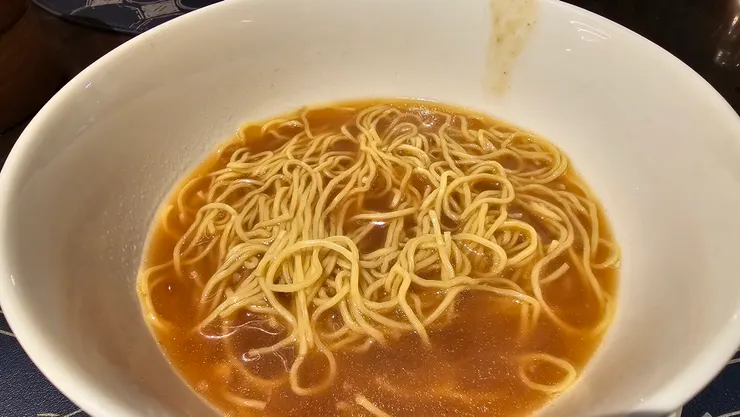 我和老爸都很愛吃澳門的這種麵條!台灣吃不到這種麵條和口感!