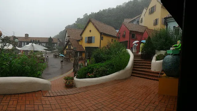 首爾近郊景點小法國村 Petite France 雨天童話風景