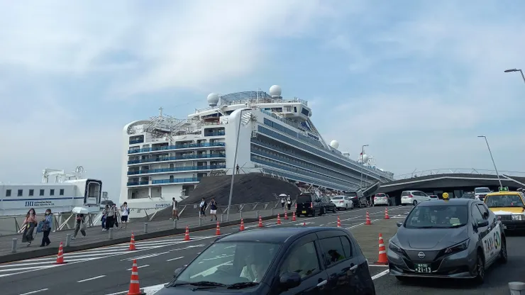 大さん橋ホール旁邊的大郵輪