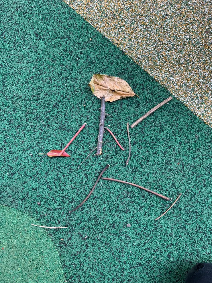 拿著飛鏢的忍者