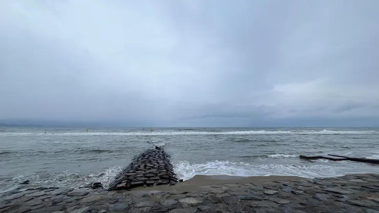日本海側容易下雨，因此取這個地名也有些許道理。