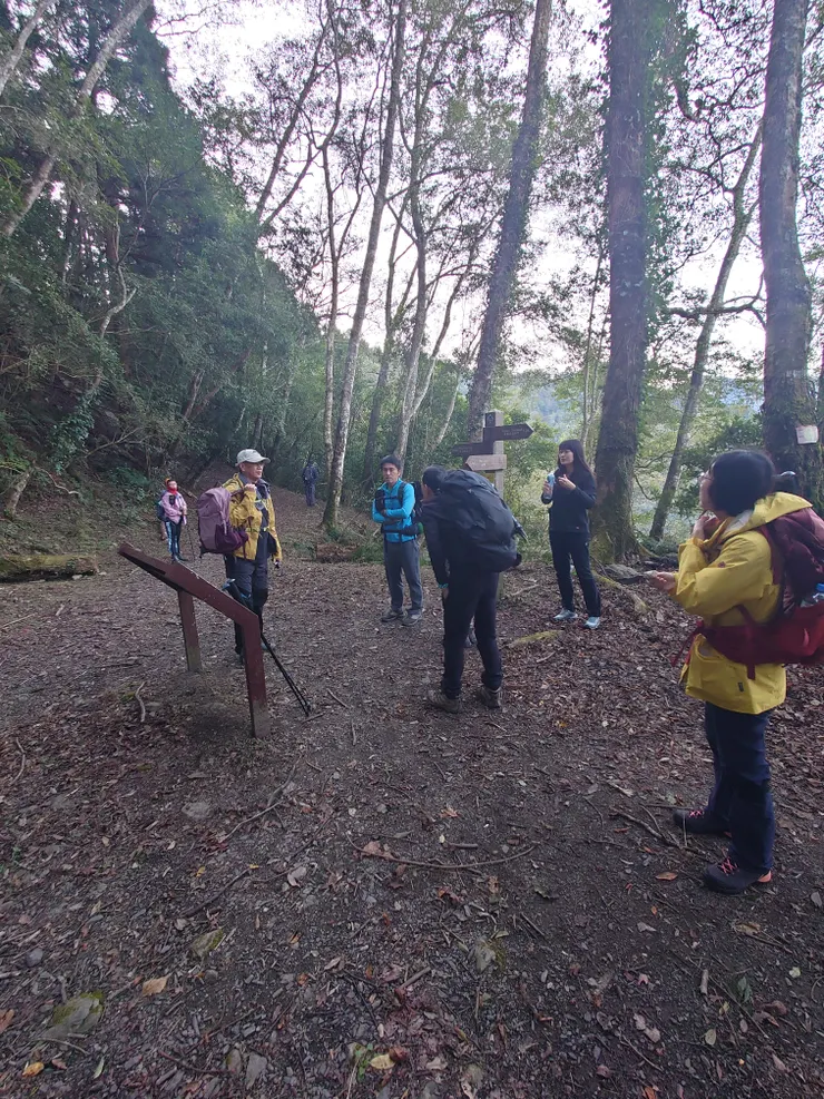 小休，照片左手邊有廁所