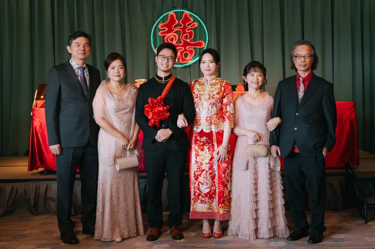 新人與雙方父母合影