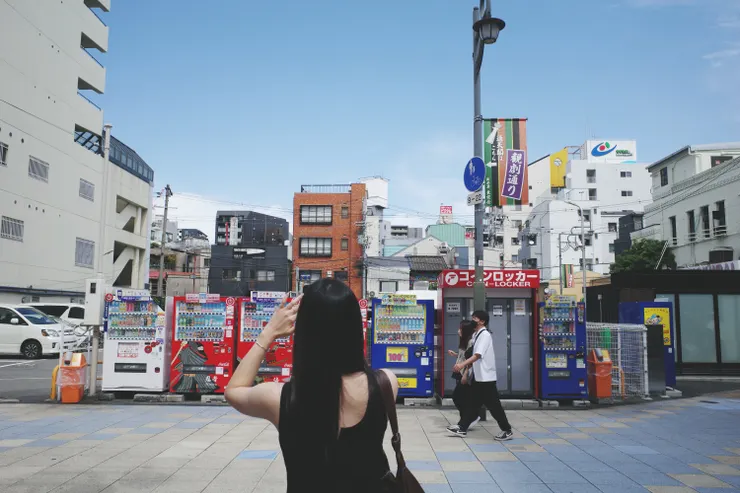 藍天白雲加自動販賣機，不能再更日本了。