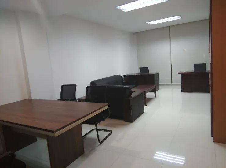 在開發區管委會的建廠臨時辦公室