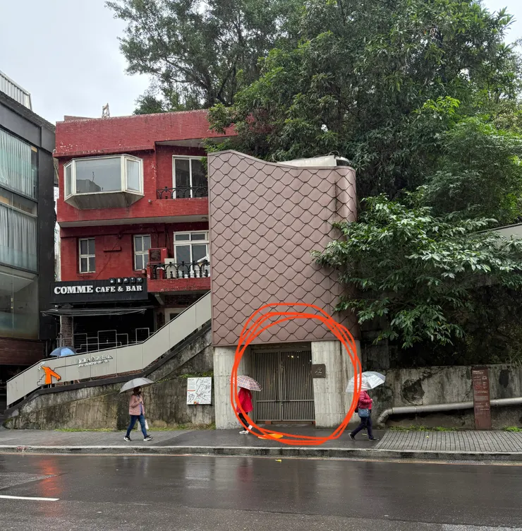 關閉的信二防空洞