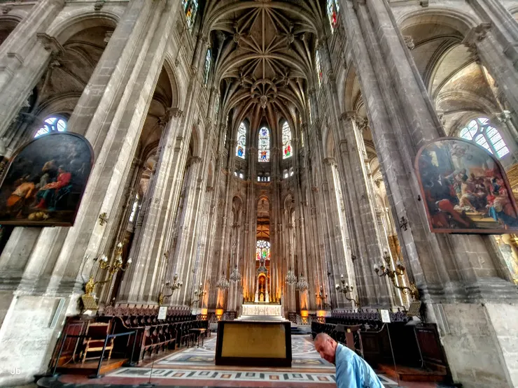 【聖猶士坦堂內部】