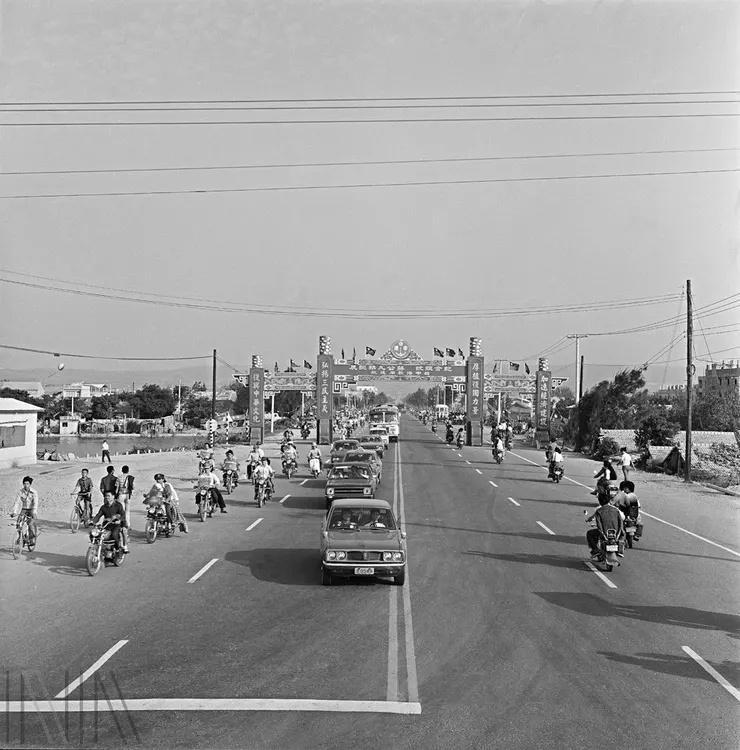 圖8 1976年10月31日臺中港正式啟用通航。檔號：A325000000E/0053/0062/1