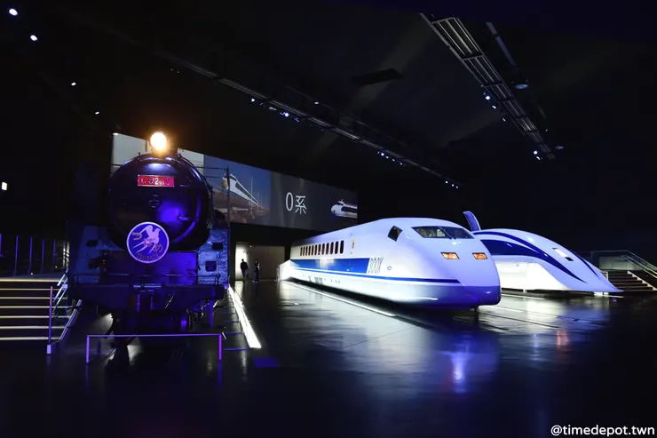 館方以過去創下最高速度紀錄的車輛做為開場，特別強調鐵道對縮短旅行時間的貢獻