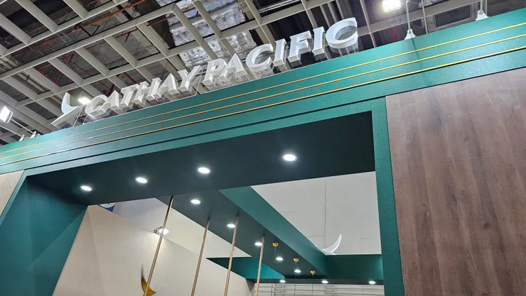 國泰航空攤位挺有質感的!