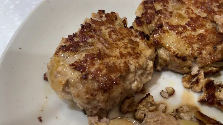 這道拌飯特別適合搭配漢堡排